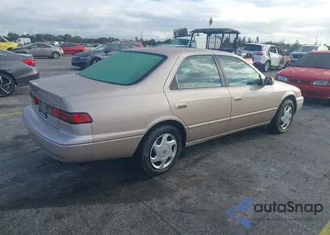 1998 Toyota Camry Le V6 z USA, uszkodzony, nr VIN 4T1BF22K4WU062144